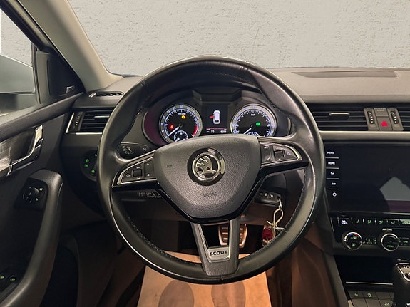 Skoda Octavia Scout 5 of 7