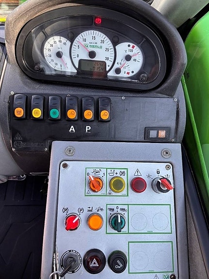 Merlo P 25.6 9 of 12