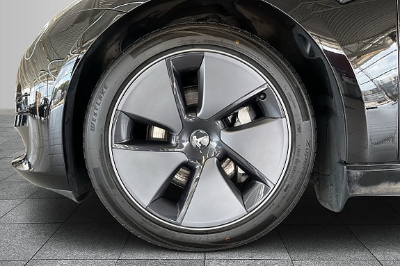 Tesla Model 3 8 of 14