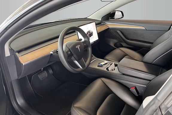 Tesla Model 3 10 of 14