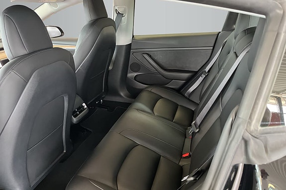 Tesla Model 3 11 of 14