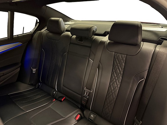 BMW M550i 11 of 22