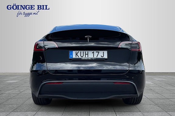 Tesla Model Y 7 of 18