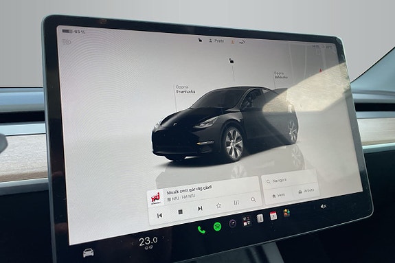 Tesla Model Y 13 of 18