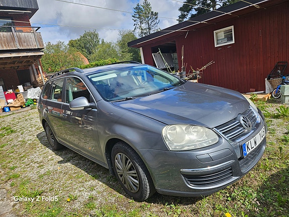 Volkswagen Golf V 3 of 9