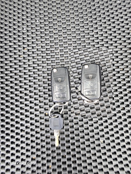 Volkswagen Golf V 2 of 9
