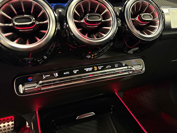 Mercedes-Benz GLB220 d 13 of 17
