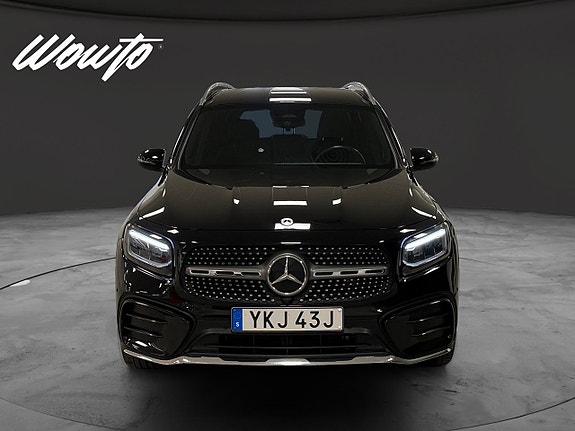 Mercedes-Benz GLB220 d 2 of 17