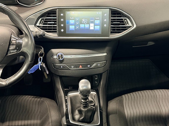 Peugeot 308 17 of 21