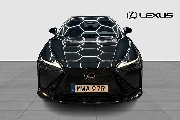 Lexus RZ300e 8 of 18