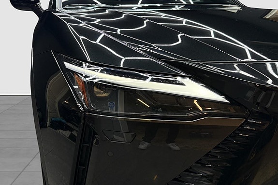 Lexus RZ300e 9 of 18