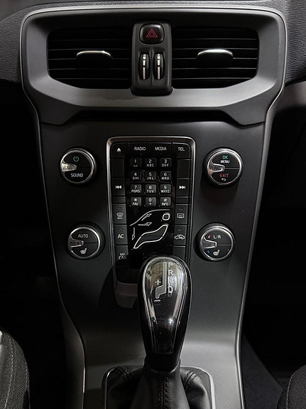 Volvo V40 15 of 22