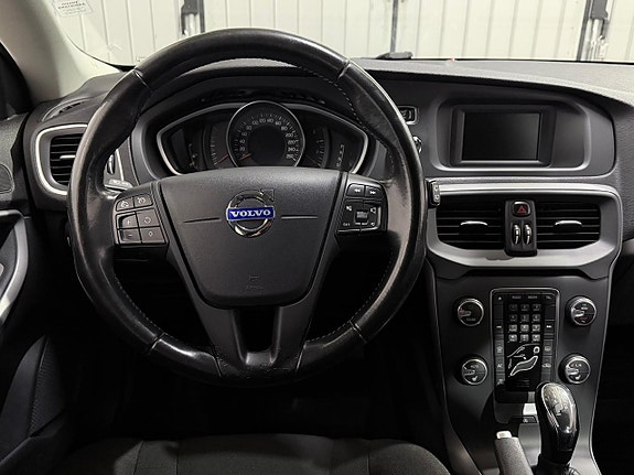 Volvo V40 12 of 22