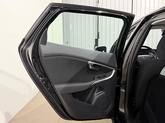 Volvo V40 16 of 22