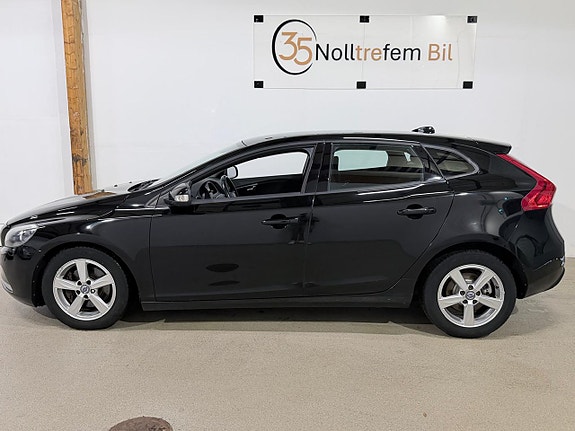Volvo V40 2 of 22