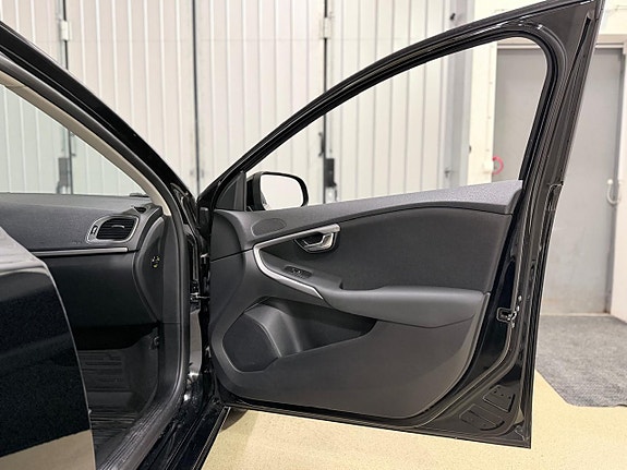 Volvo V40 20 of 22