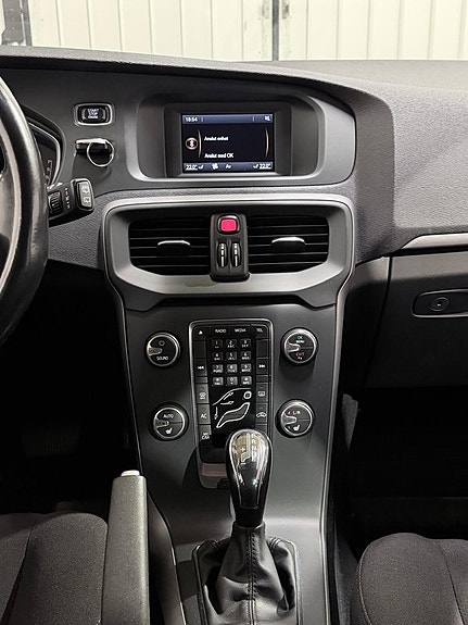 Volvo V40 14 of 22