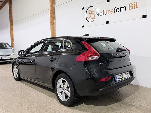 Volvo V40 3 of 22