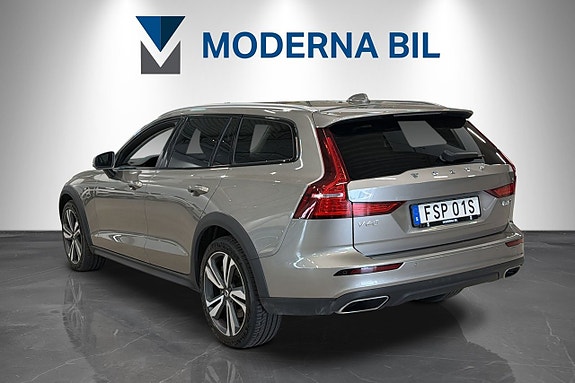 Volvo V60 Cross Country 4 of 25