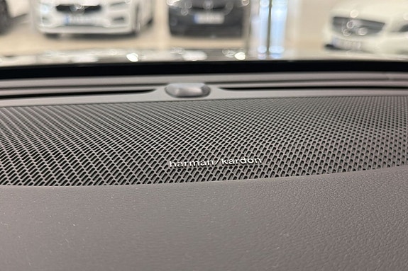 Volvo V60 Cross Country 17 of 25
