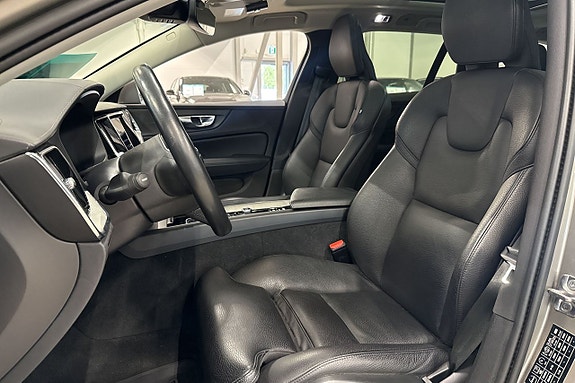 Volvo V60 Cross Country 20 of 25