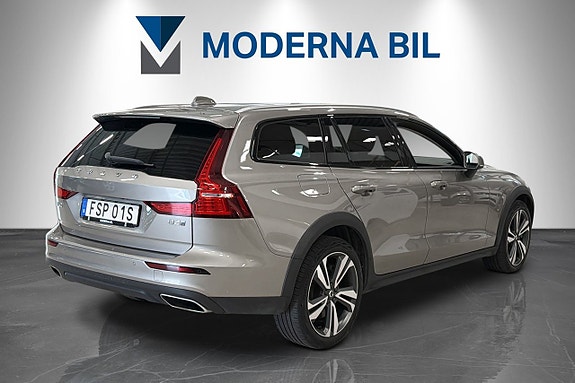 Volvo V60 Cross Country 6 of 25
