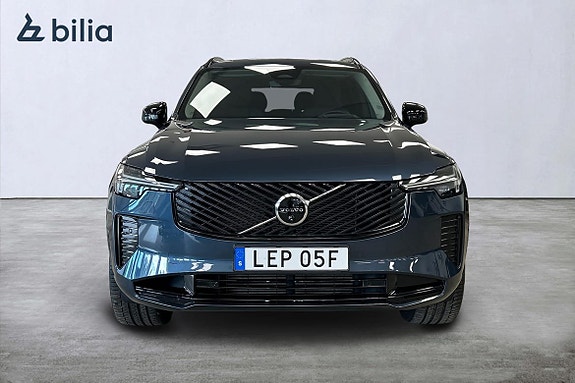 Volvo XC90 11 of 30