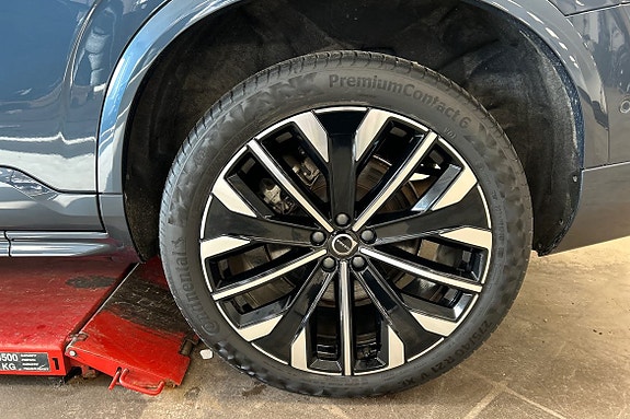 Volvo XC90 30 of 30