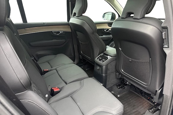 Volvo XC90 14 of 30