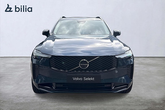Volvo XC90 10 of 30