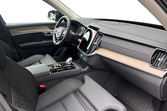 Volvo XC90 12 of 30