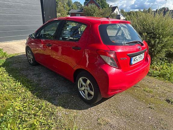 Toyota Yaris 3 of 14