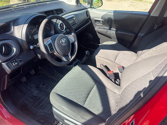 Toyota Yaris 9 of 14