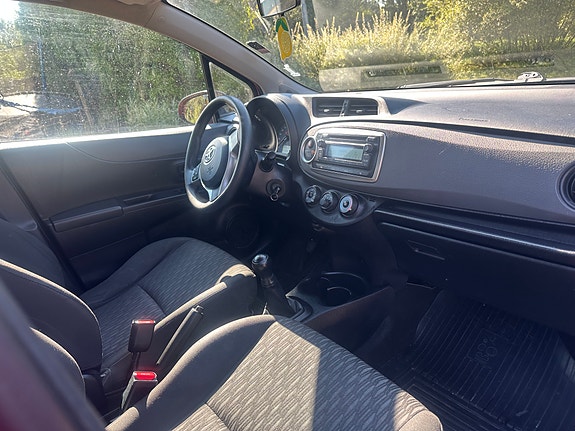 Toyota Yaris 13 of 14