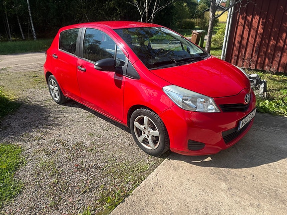 Toyota Yaris 7 of 14