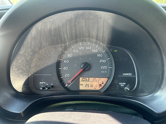 Toyota Yaris 6 of 14