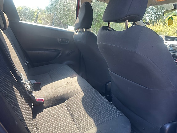 Toyota Yaris 10 of 14
