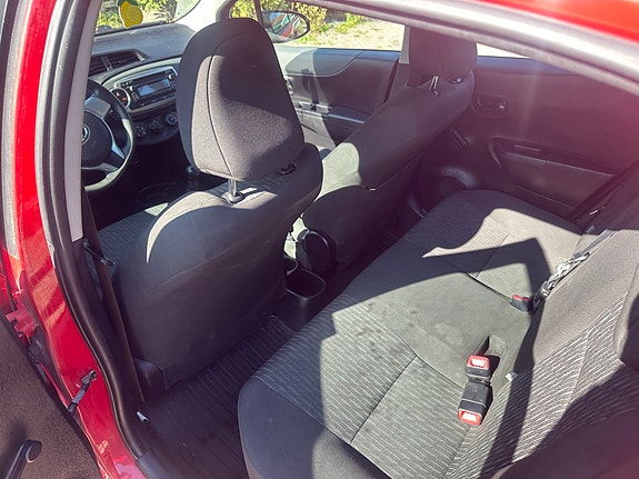 Toyota Yaris 11 of 14