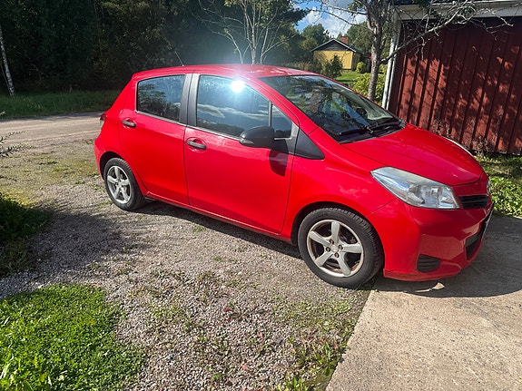 Toyota Yaris 4 of 14