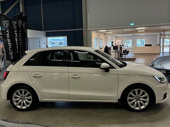 Audi A1 3 of 17