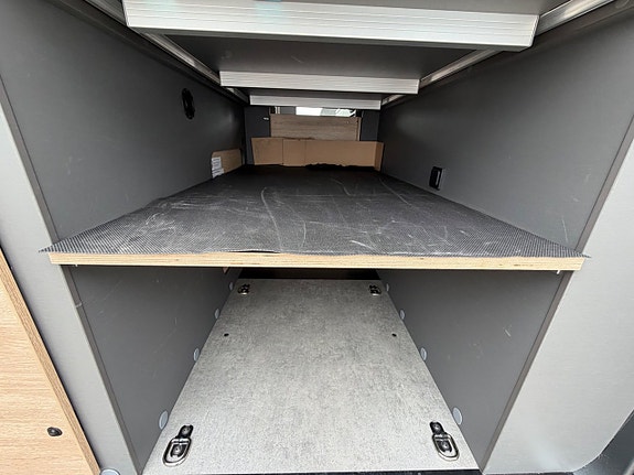 Volkswagen Dethleffs *5.99m*8-växlad automat*4-bäddar*Drag:3000kg. 10 of 30