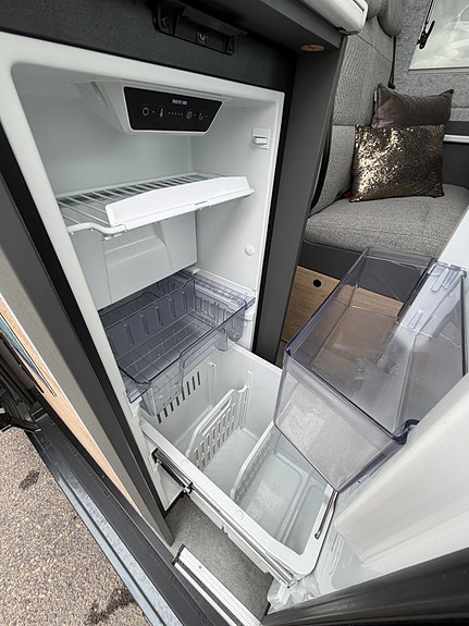 Volkswagen Dethleffs *5.99m*8-växlad automat*4-bäddar*Drag:3000kg. 6 of 30
