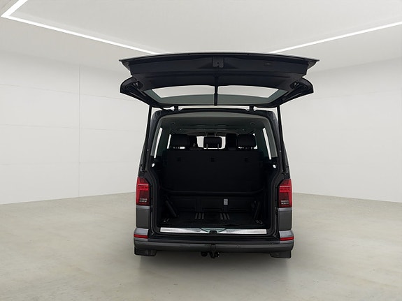 Volkswagen Multivan 13 of 30