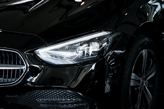 Mercedes-Benz C300 4 of 29