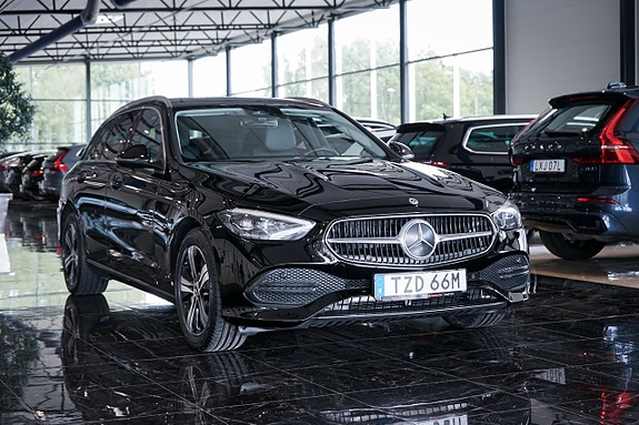 Mercedes-Benz C300 3 of 29