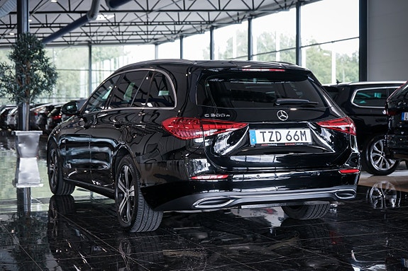 Mercedes-Benz C300 7 of 29