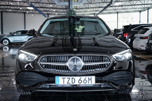 Mercedes-Benz C300 2 of 29