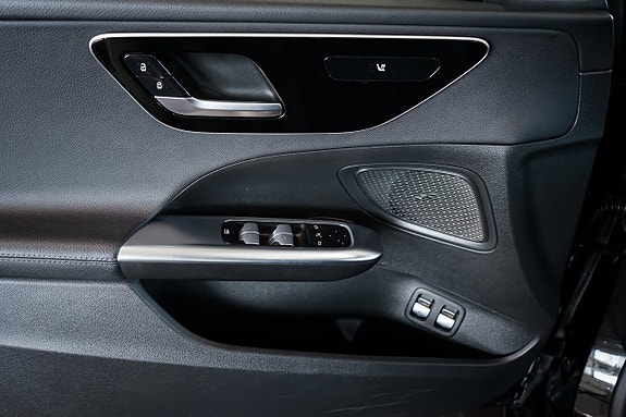 Mercedes-Benz C300 20 of 29