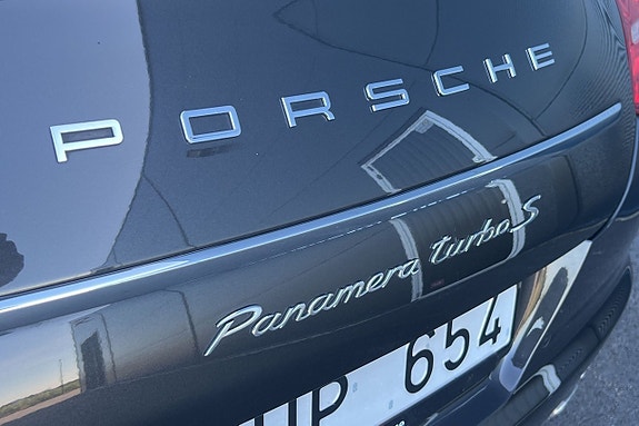 Porsche Panamera Turbo S 12 of 15