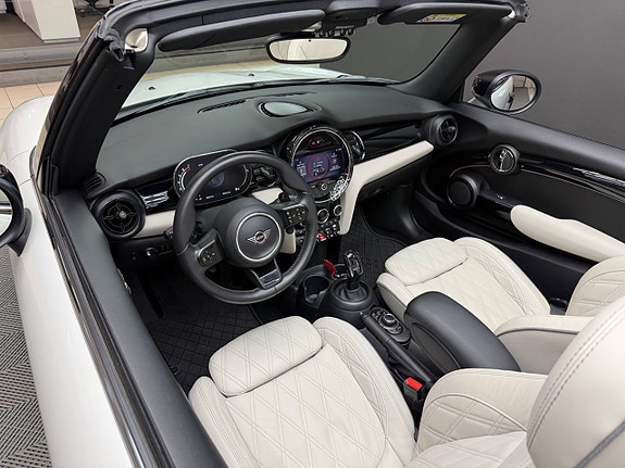 MINI Cooper S 7 of 11
